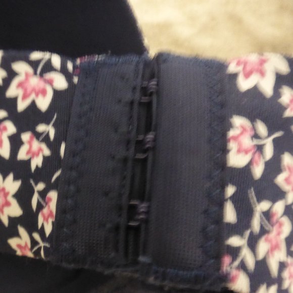 ADRIENNE VITTADINI STUDIO, wired floral bra, 34C, EUC - Picture 6 of 9